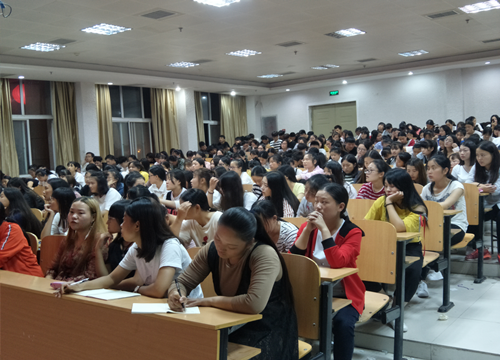 我系举行2017届新生入学座谈会021_副本.png